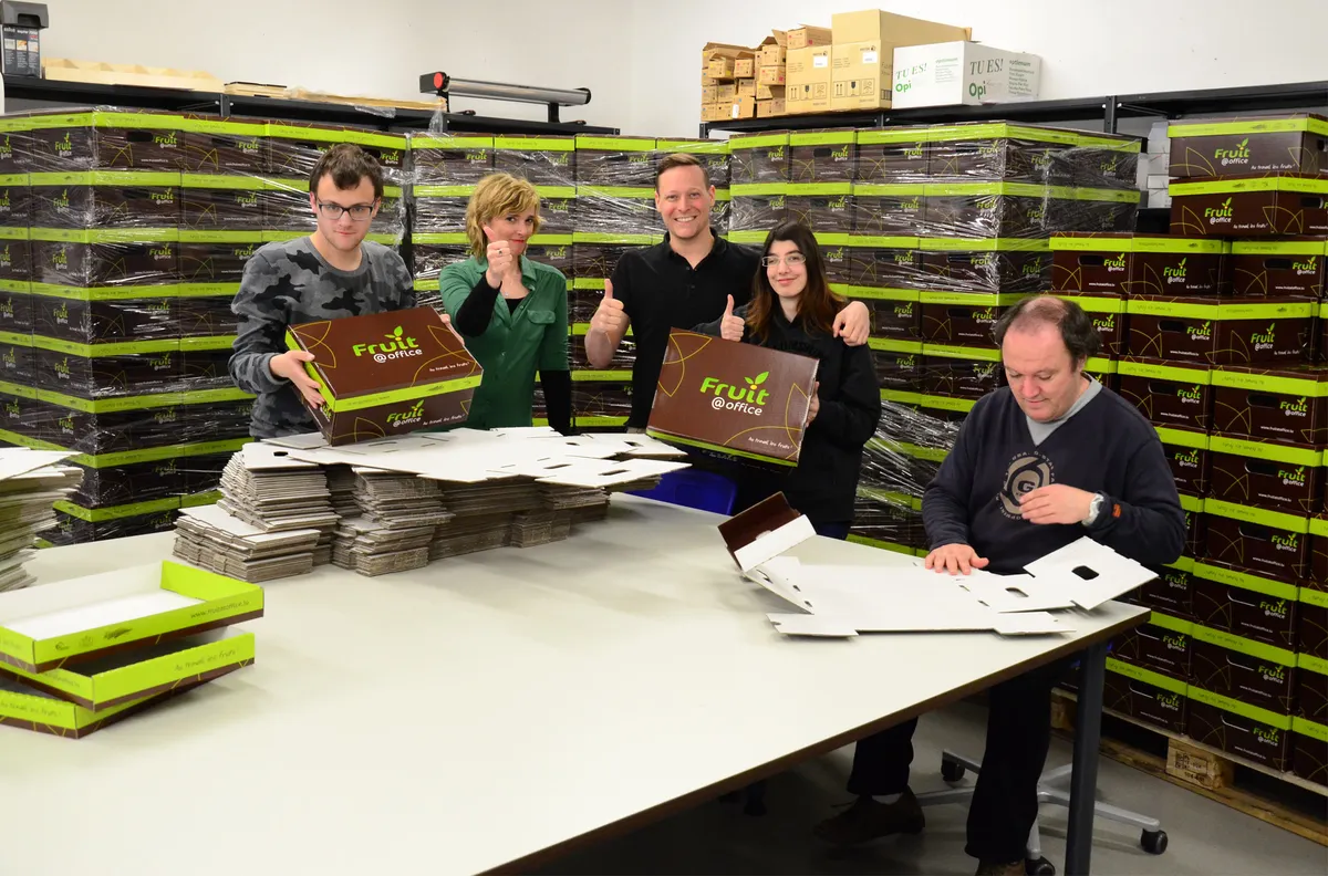 L’équipe de l’atelier Y’S Service qui confectionne les boîtes